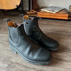 Black Chisel Toe Blundstone Boots (Size 8.5 US / 7.5 UK Men)